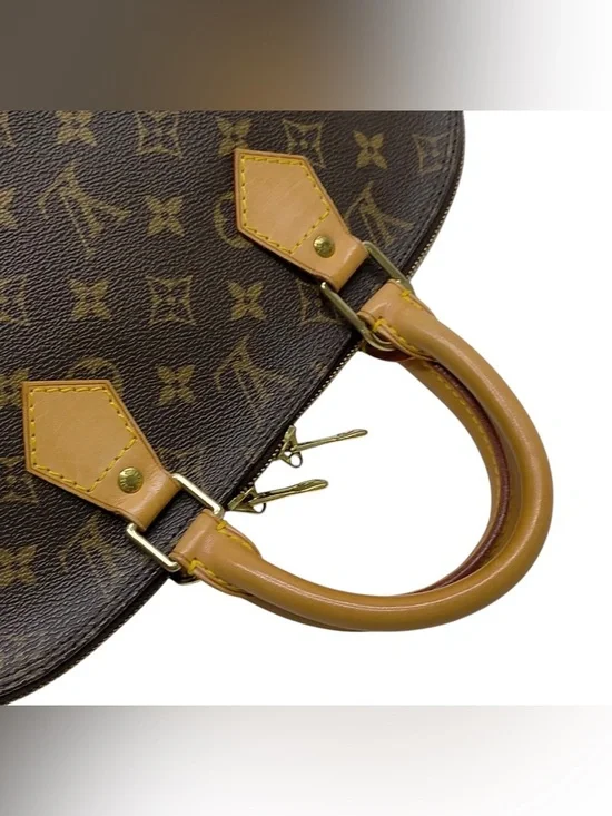 ✨🛍️ Louis Vuitton Monogram Alma Handbag - Picture 5 of 8
